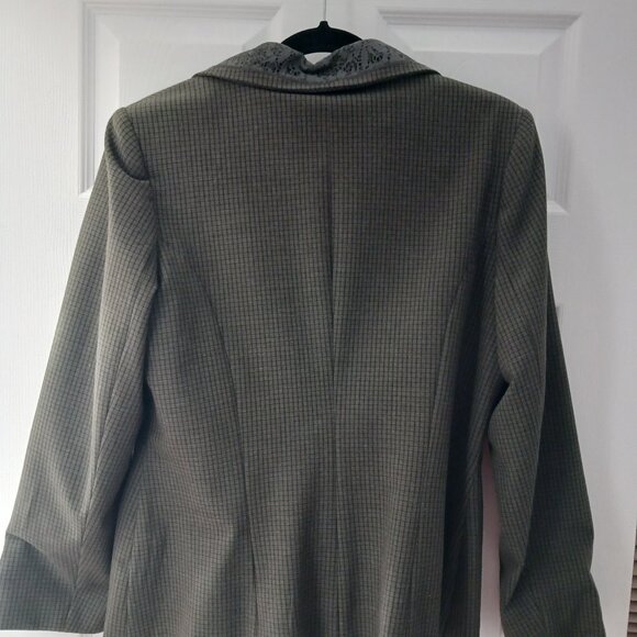 Le Chateau Womans Green Blazer size L Patterned Lace Embellishment Checkered - Picture 2 of 8